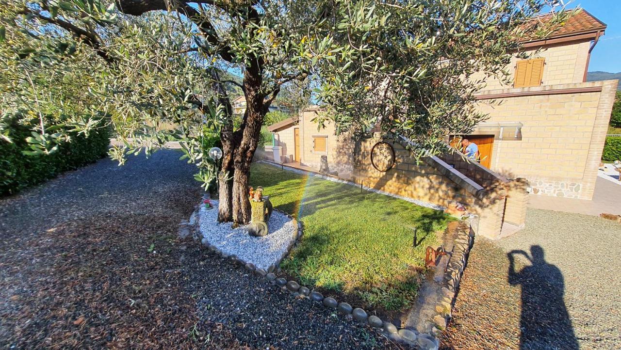Spicchio Di Luna - Casa Vacanze Albiano Magra Exterior photo